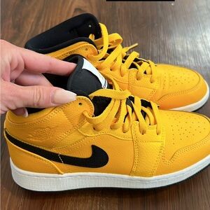 Jordan Mid 1 yellow and black sneaker